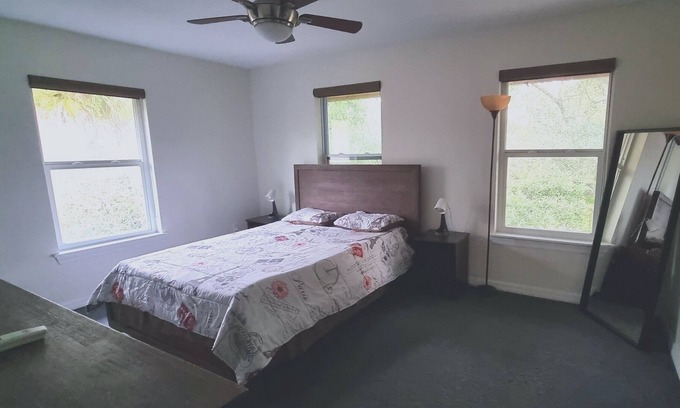 Bayou Oaks Apartment | Second Floor 4B 4B Apartment with Disney, Netflix, Hulu, & ESPN