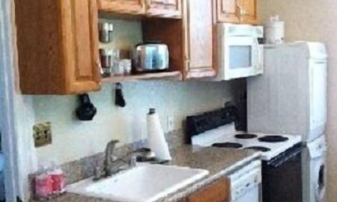 Belmont Heights Apartment | SECURITY, PRIVACY, YARD and PARKING; (4 miles to the Convention center)