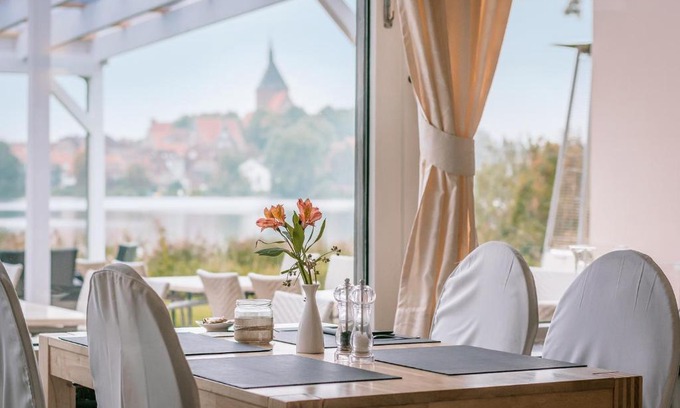 Moelln Hotel | Seehotel Schwanenhof