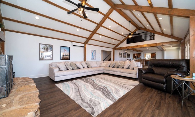 Avinger Cabin | Selah Lodge! Gorgeous Lakefront lodge on 170 Acres with 6 Bedrooms