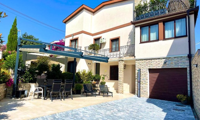 Susanj House | Selena