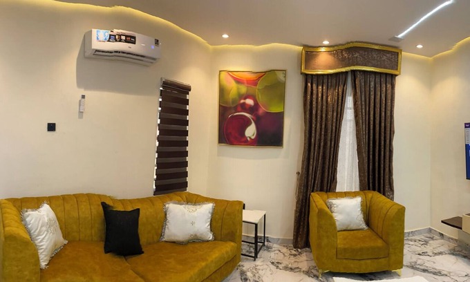 Mushin Apartment | Self Check-In Apts near Airport, Luxury & Modern M02a