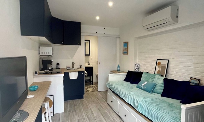 Fretin Apartment | Self-contained studio in the countryside 15 minutes from Lille Small terrace