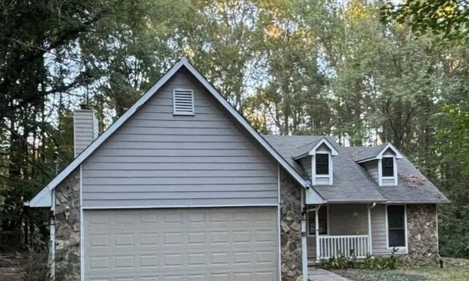 Senoia House | Senoia Remodeled 3BR|2BA Wooded Country Retreat