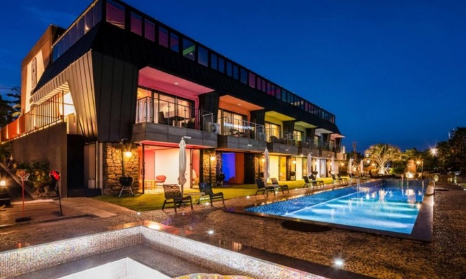 Pyoseon House | Seogwipo Black Land Lace Spa Pension