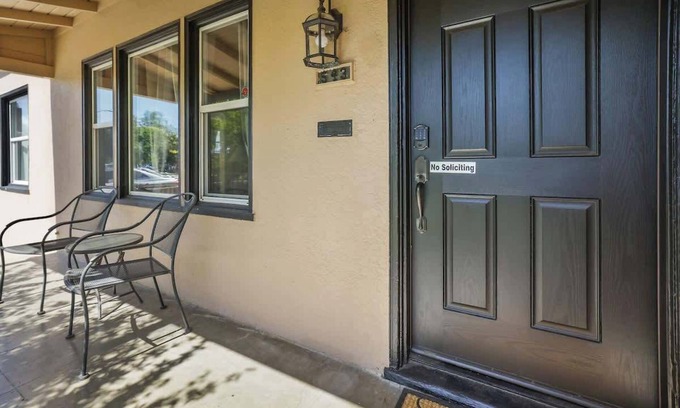 Tulare House | Sequoia Bungalow w/BBQ, WiFi