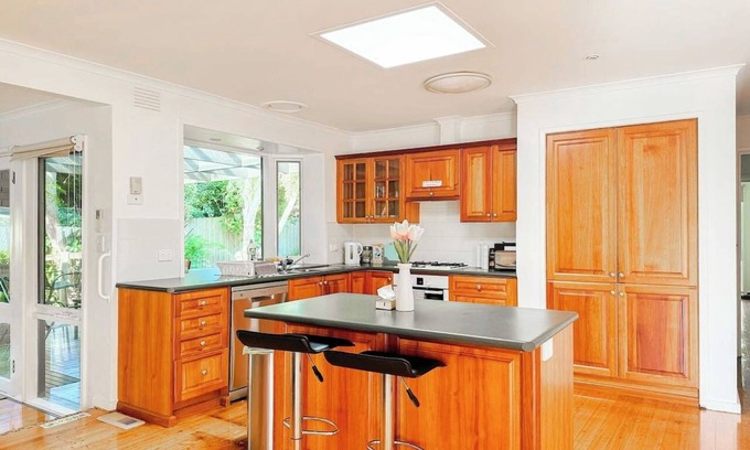 Frankston House | Serene 4B2B House Near Mornington w parking WIFI
