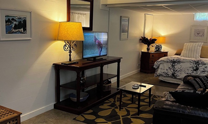 South Thomaston Apartment | Serene and airy space at the end of a wooded lane in Owls' Head Maine.
