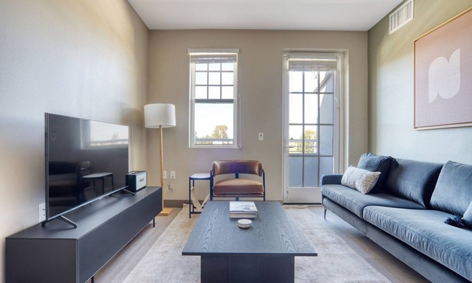 Burlingame Apartment | Serene Burlingame 2BR w/Roof, Gym & W/D, nr Caltrain, by Blueground