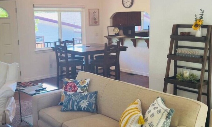 Oroville East House | Serene & Charming Little Home