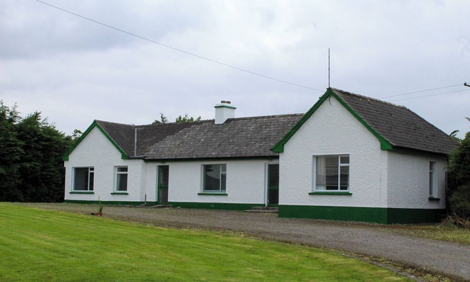 Keadue House | Serene cottage with gorgeous sea and mountain views.