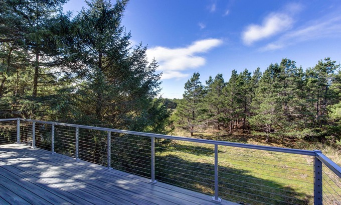 Neskowin House | Serene home with entertainment, full kitchen & easy beach access