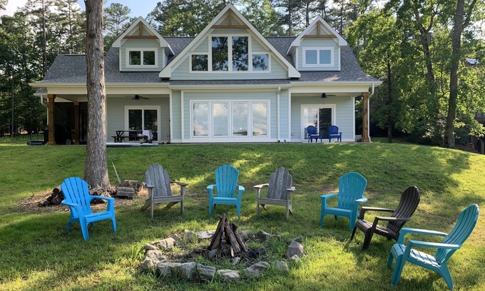 Olde Ferry Estates House | Serene lake house dream- brand new, beautifully furnished, and great views.