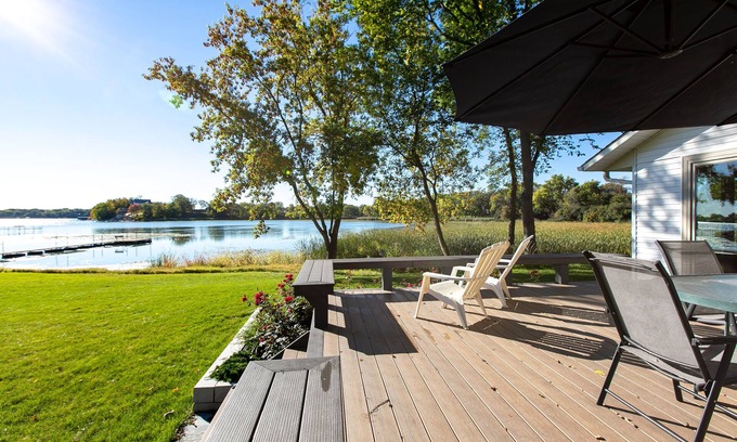 Minnetrista House | Serene Lakefront Home On Lake Minnetonka