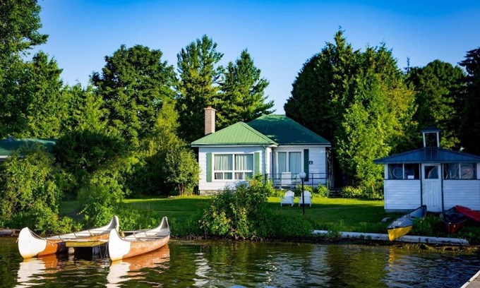 Otonabee-South Monaghan Cottage | Serene Lakeside Inn Featuring Private Decks, Wine Cellar & Scenic Views for Coup