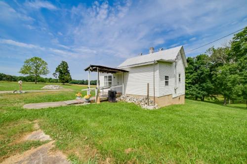 McEwen House | Serene McEwen Cottage about 2 Mi to Golf Course!