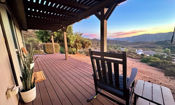 North Ridge House | Serene mountain retreat + nearby trails - Perfect peaceful getaway!