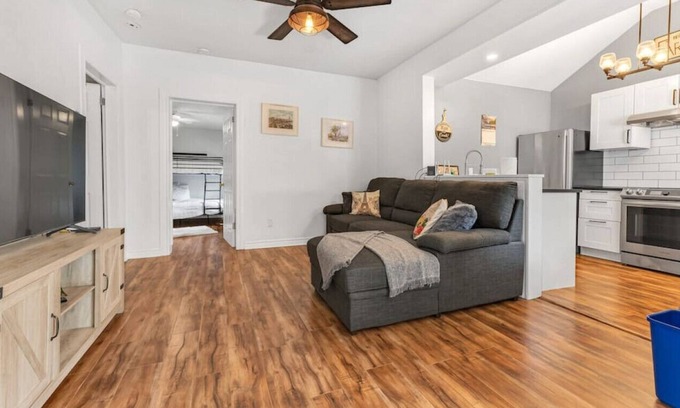 Paris House | Serene Oasis with 3BR plus Balcony Deck BBQ Grill