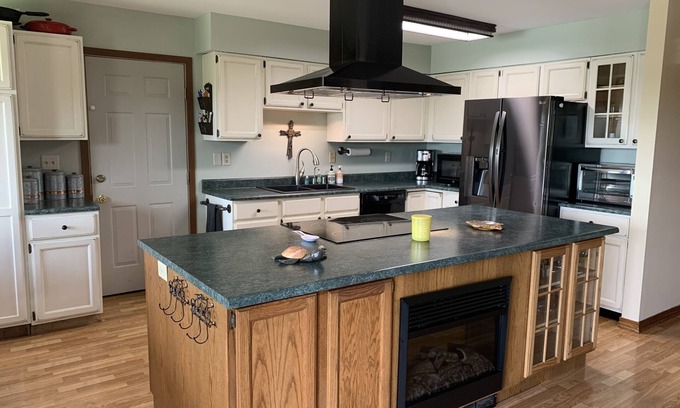 Juneau House | Serene, Quiet and Beautiful House with a Stunning Western Lake View