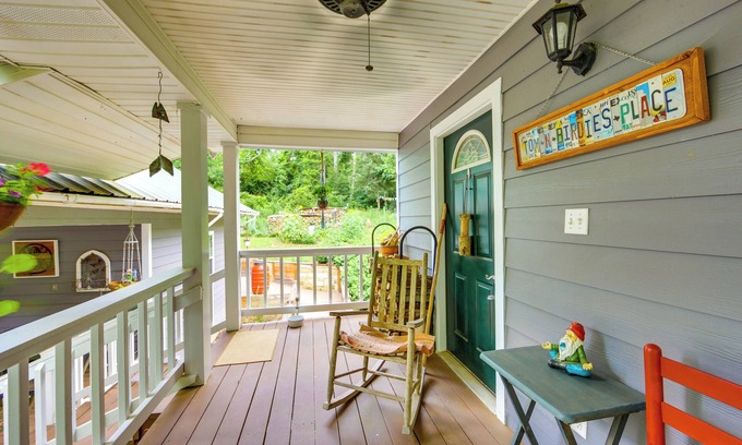 Gallatin Cabin | Serene Rusk Escape w/Shared Yard & Fire Pit!