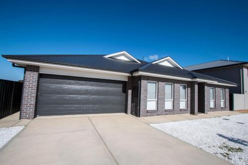 Seymour House | Serene Shores