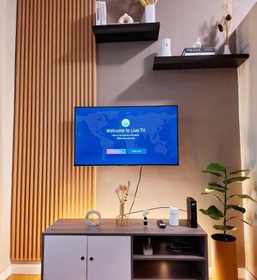 Valenzuela House | Serene Suite In Jazz Residences