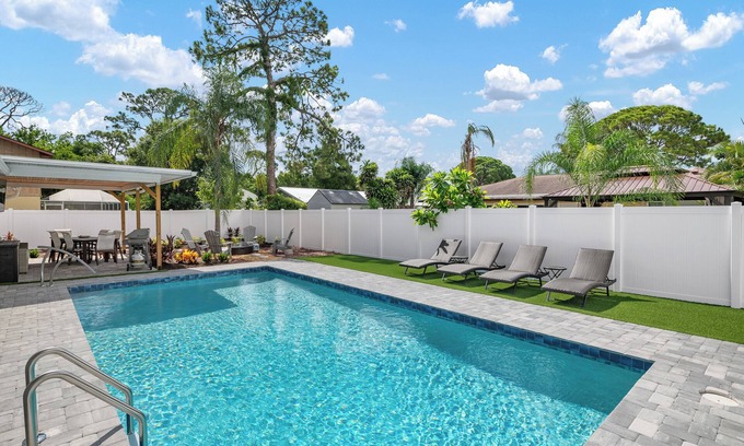 West Bradenton House | ⚓Serenity by the Sea! Cozy pool home w/putting green & fire pit!⚓