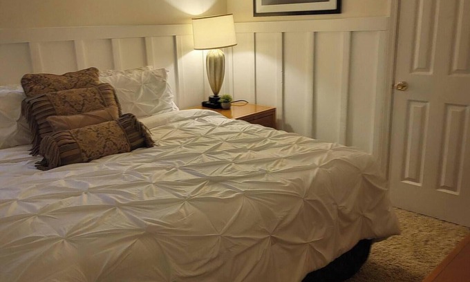 Clarkdale House | Serenity Hills-Location, Location-Covered Patio-Private Backyard-Pool Table