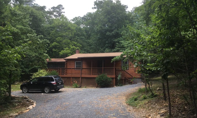 Luray Cabin | ~ Serenity in the Woods ~n Shenadoah Mountainside + River & Caverns nearby!