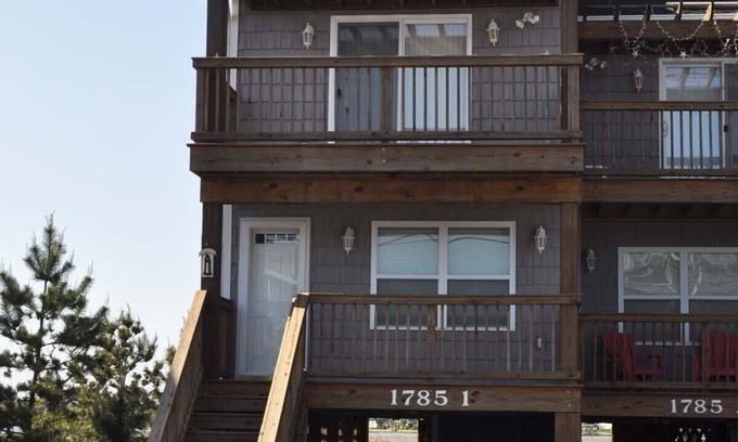 Sneads Ferry House | Serenity Now! 3br Townhome w Private Beach Access - NEWLY RENOVATED!