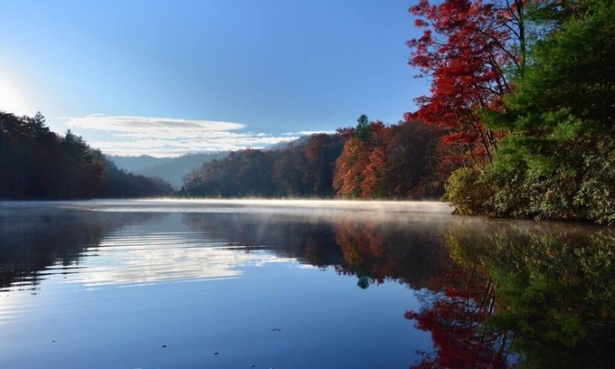 Tuckasegee Cabin | Serenity on Cedar-Lakefront Log Cabin, 10 boats & hot tub Discounts