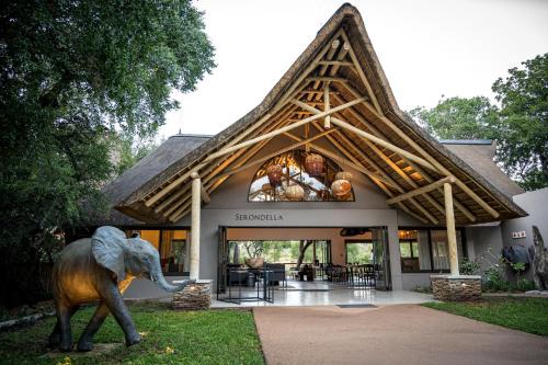Thorny Bush Game Reserve Cabin | Serondella Safari Lodge
