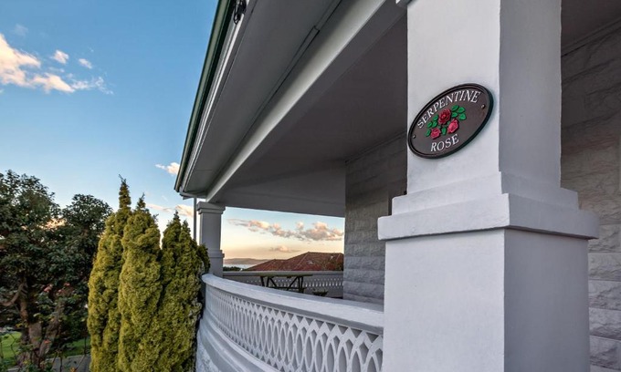 Albany House | Serpentine Rose