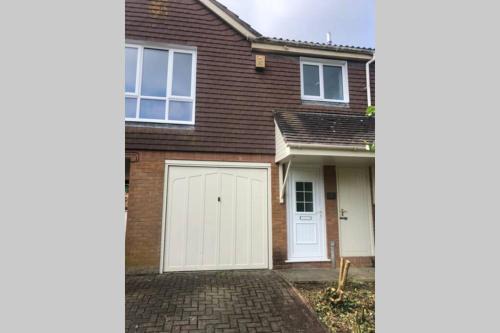 Worcester Apartment | Serviced Accommodation 2 bed Town House