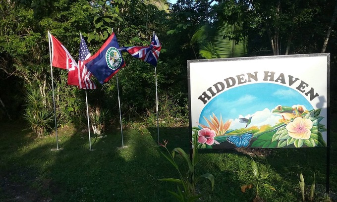 Unitedville Cabin | Set in the jungle, Ginger Lily is a self catering 1 bedroom cabin featuring A/C