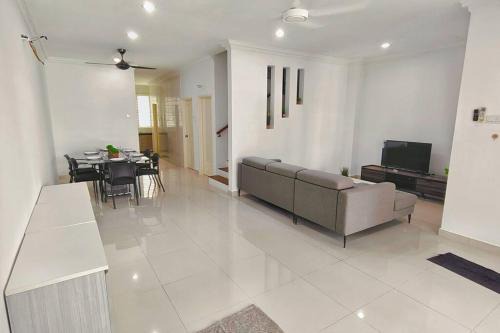 Shah Alam Villa | Setia Alam Convention Center Spacious House