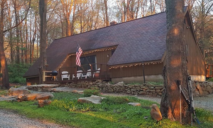 Champion Ski Chalet | Seven Springs Cabin - Fox Tail Chalet - Authentic, Pet Friendly Log Cabin Chalet