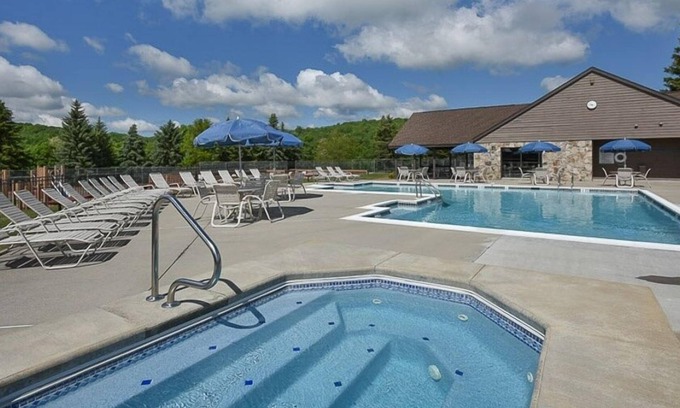 Seven Springs Condo | Seven Springs Sunridge 2 Bedroom Deluxe Condo - Pet Friendly! by RedAwning - Save 10% on 3 Nights, 15% on 5 Nights!