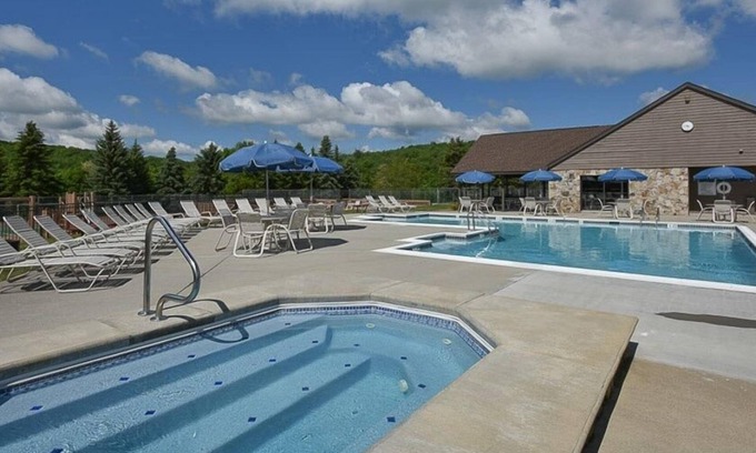 Seven Springs Condo | Seven Springs Sunridge 3 BR Condo, Pet Friendly! by RedAwning - Save 10% on 3 Nights, 15% on 5 Nights!
