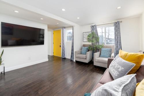 Oakland Apartment | SF Executive stayfree parking on site