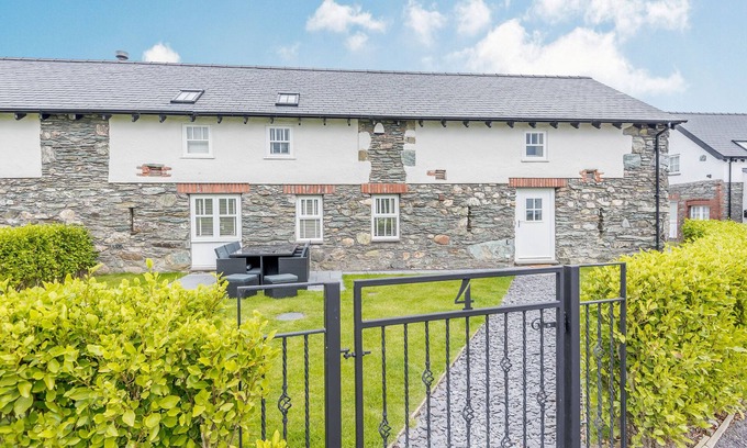 Holyhead Cottage | SGUBOR, pet friendly, luxury holiday cottage in Valley