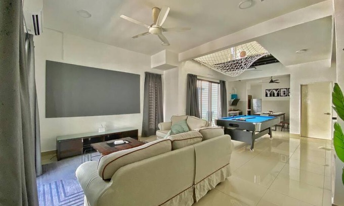 Shah Alam Villa | Shah Alam Setia Alam SCCC 3 Storey Semi D 13 Pax