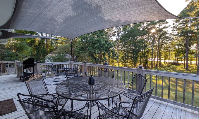 Scottsboro House | Shallow Waterfront Private 3 Bedrooms+Bunkroom+FirePit+Grill+Games