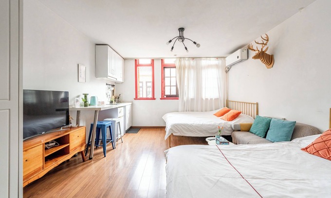 Huaihai Road Commercial Area Apartment | Shanghai Hills&XING 302 Homestay