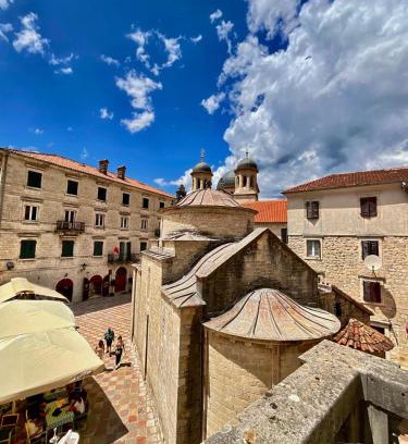 Kotor Old Town House | Shared bathroom and kitchen