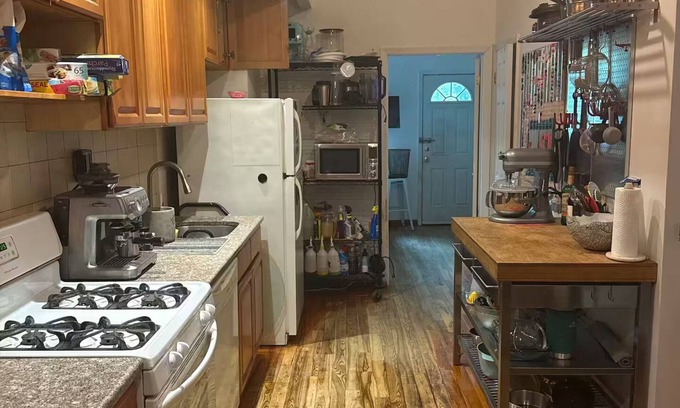 Bushwick Apartment | Shared Bushwick Duplex Stay – Private Rooms, Near L Train & Artsy Nightlife