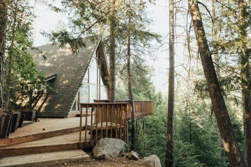 Lakehead House | Shasta A Frame Cabin with a View