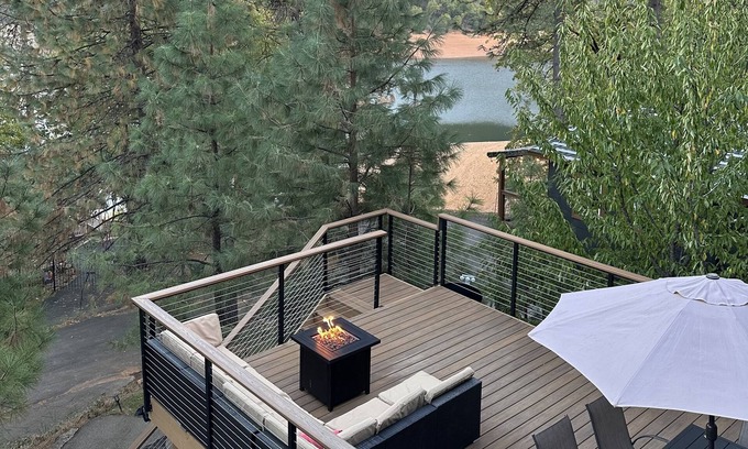 Lakehead House | Shasta Lake- Beautiful lake views