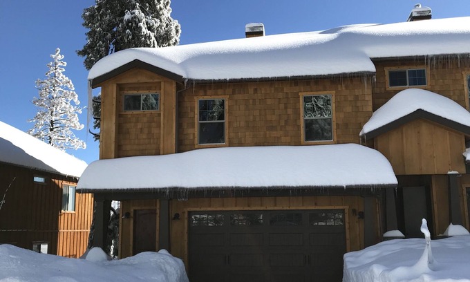 Bretz Mountain Village House | Shaver Lake Luxurious Cabin | 4 Bdrm Sleeps 8 | Stunning View