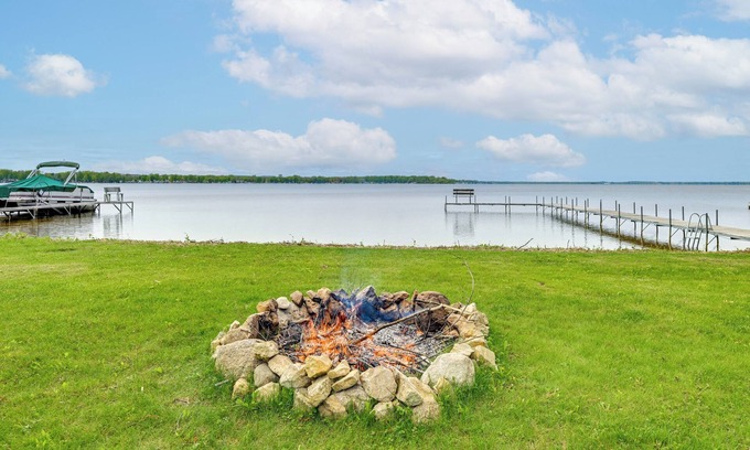 Krakow House | Shawano Lake House w/Boat Dock, Kayaks, & Grill!